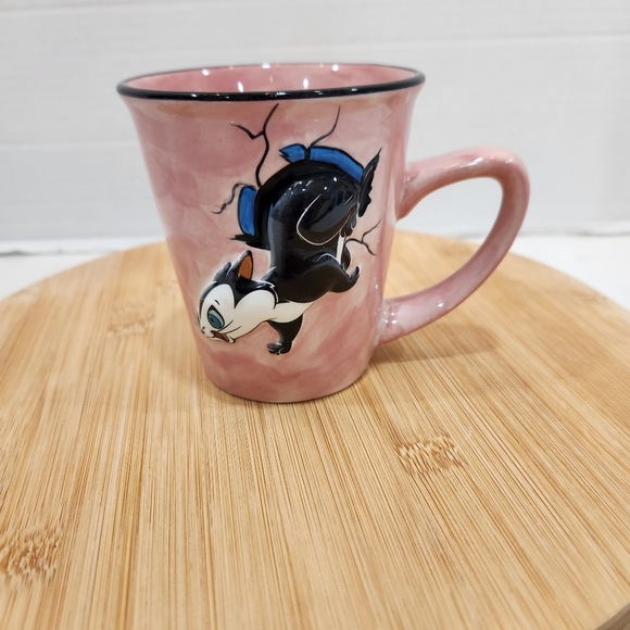 Looney Tunes Penelope Pussycat 3D Embossed Mug Cup Pepe Le Pew Warner Bros Xpres - Picture 1 of 7